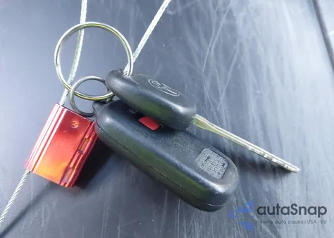 2005 Toyota Corolla Le z USA, uszkodzony, nr VIN 2T1BR30E55C463339